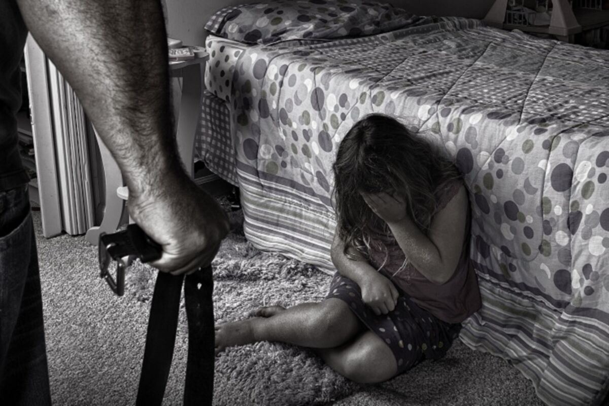 Порно Отец Изнасиловал Дочь И Задушил