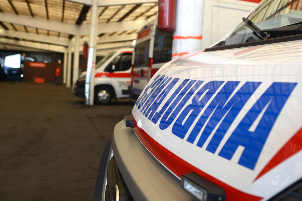 UDES NA AUTOPUTU BEOGRAD-NIŠ: Sudarili se motor i kamion, motociklista prebačen u Urgentni!