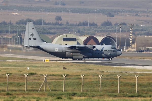 ZVERINA: Ovo čudo je je najveći vojni avion na svetu! (VIDEO)