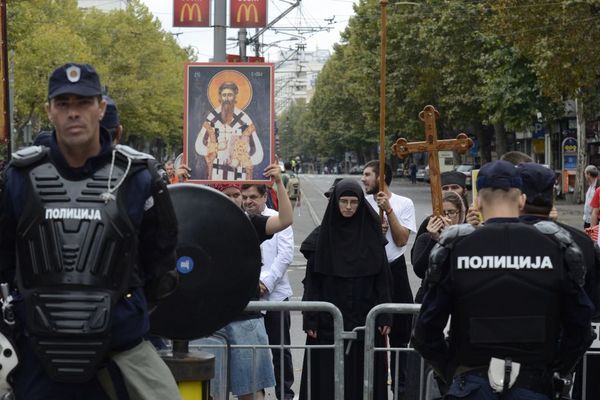 OČISTIMO SODOMIJU: Srpski popovi održali litiju na gradskim ulicama! (FOTO)