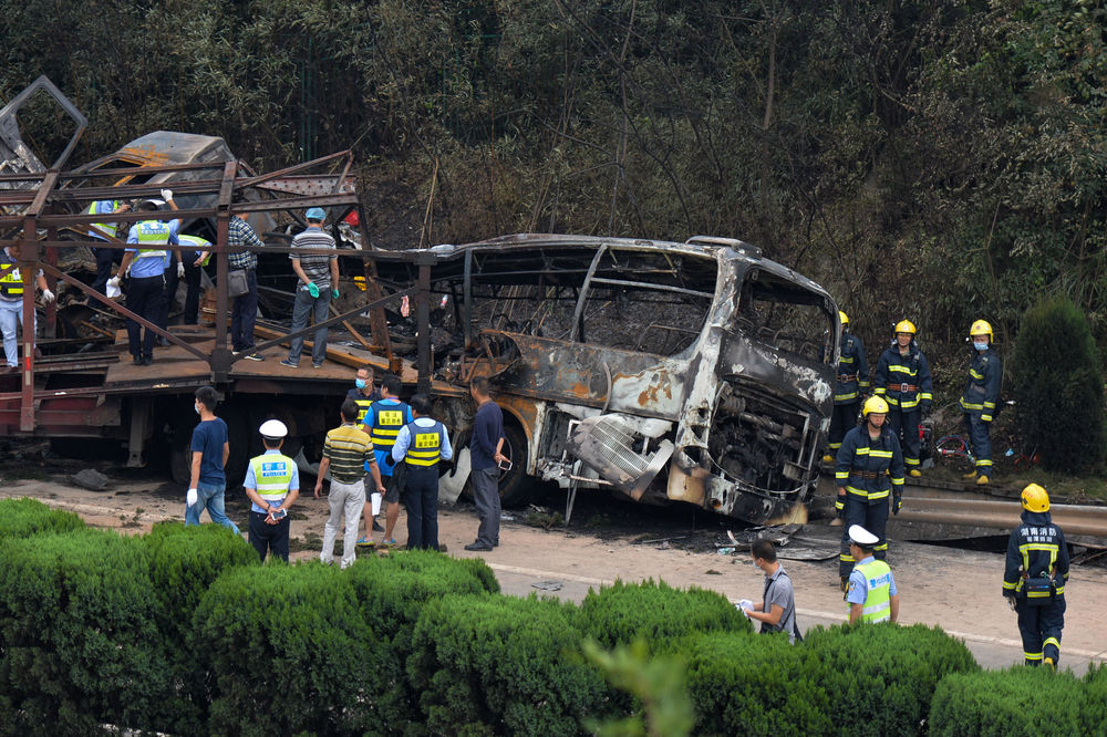 SUDAR KAMIONA I AUTOBUSA odneo najmanje 21 život!