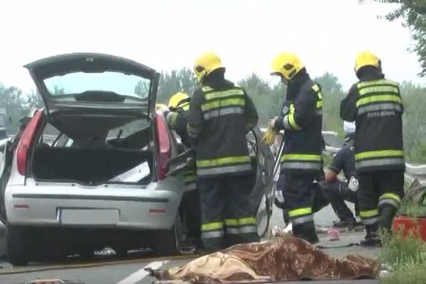 TEŠKA SAOBRAĆAJKA KOD KRUŠEVCA: Punto se zakucao u šleper, troje poginulo! (VIDEO)