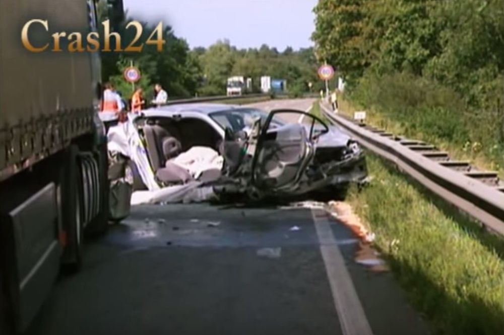 HOROR U NEMAČKOJ: Poginuli navijači Augzburga, Srbinu se bore za život! (FOTO) (VIDEO)