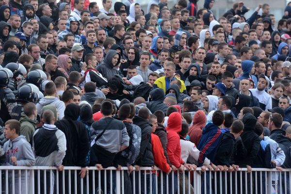 Delije i Grobari ga ne bi pustili živog sa stadiona! Di džej pustio himnu Liverpula na Old Trafordu! (VIDEO)