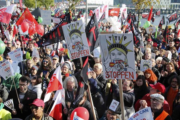 Stotine hiljada ljudi na ulicama Berlina, a u Srbiji niko ne piše o tome? Zašto? (FOTO) (VIDEO)