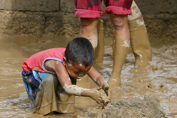 Tajfun uništio Filipine: Najmanje 47 žrtava, broje ih još! (FOTO) (VIDEO)