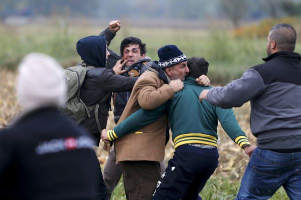 Dok se Hrvati i Slovenci svađaju, migrant izboden u tuči!