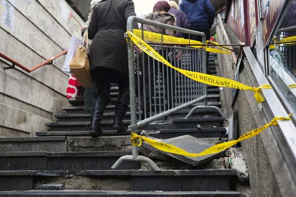 Zeleni venac se raspada, neko može ozbiljno da se povredi! (FOTO)