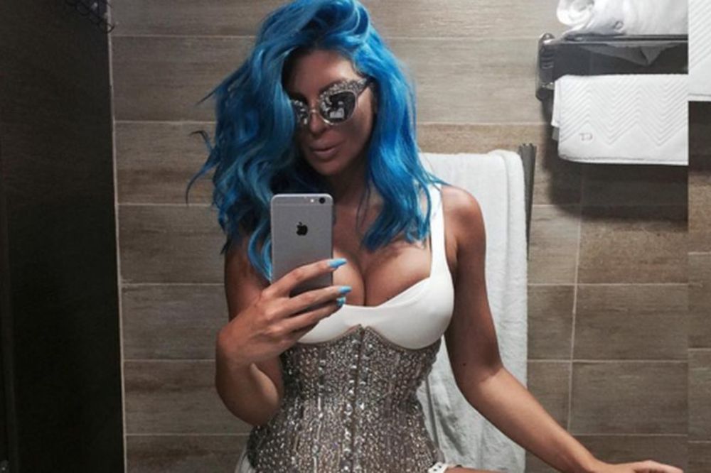 Ovome se niste nadali: Da li je to Jelena Karleuša autobusom otputovala u Sloveniju? (FOTO)