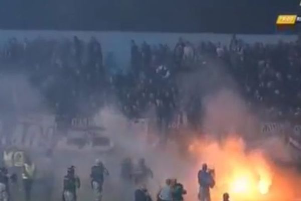 Grobari divljali u Jagodini: Terali su upravu napolje, a igračima poručili da su pi****e! (VIDEO)