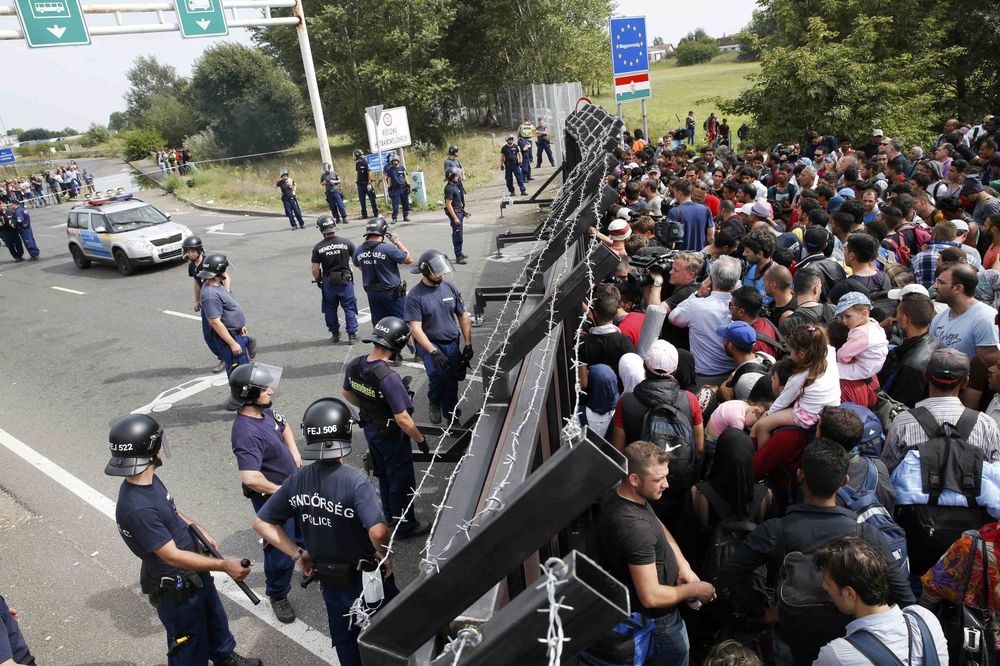 HORGOŠKI UVOD U PAKAO: Mađarska uvela VANREDNO STANJE, Migranti ŠTRAJKUJU GLAĐU (FOTO) (VIDEO)