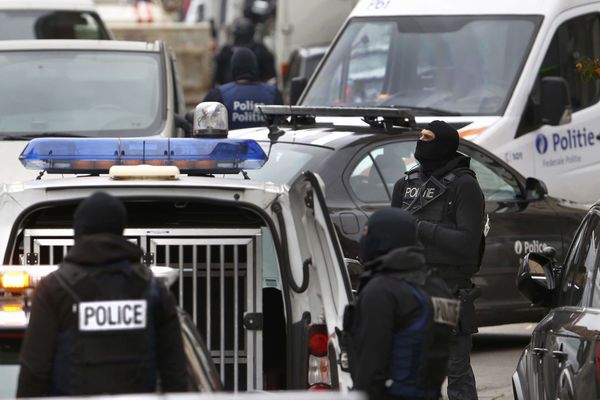 Racija u Briselu: U toku hapšenje organizatora napada u Parizu, odjeknule dve eksplozije! (FOTO)