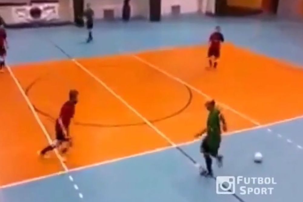 Pretpostavićemo da nikada niste videli veću ispalu na fudbalskom terenu! (VIDEO)