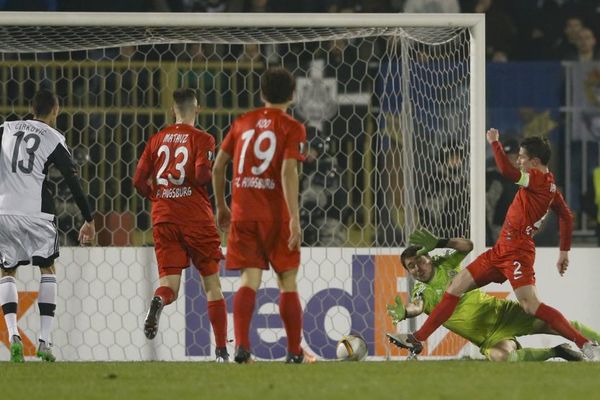 Šok u hramu fudbala, Augsburg poveo sa 2:1! (VIDEO)