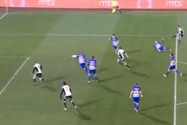 Kad nema ko drugi, onda Živković uzme loptu i kao Roben da gol! (VIDEO)