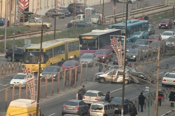 Žestok udes kod Sajma: Sudarili se porše i punto, probili zaštitnu ogradu i napravili totalni kolaps