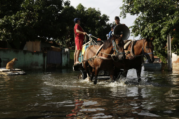 Poplave potopile Južnu Ameriku: Evakuisano oko 170.000 ljudi! (FOTO)