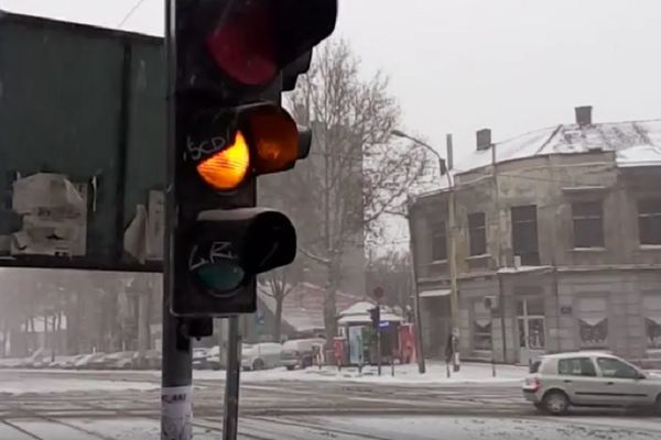 Neko bi mogao da pogine! Na velikoj raskrsnici u BG ne radi semafor?!? (VIDEO)