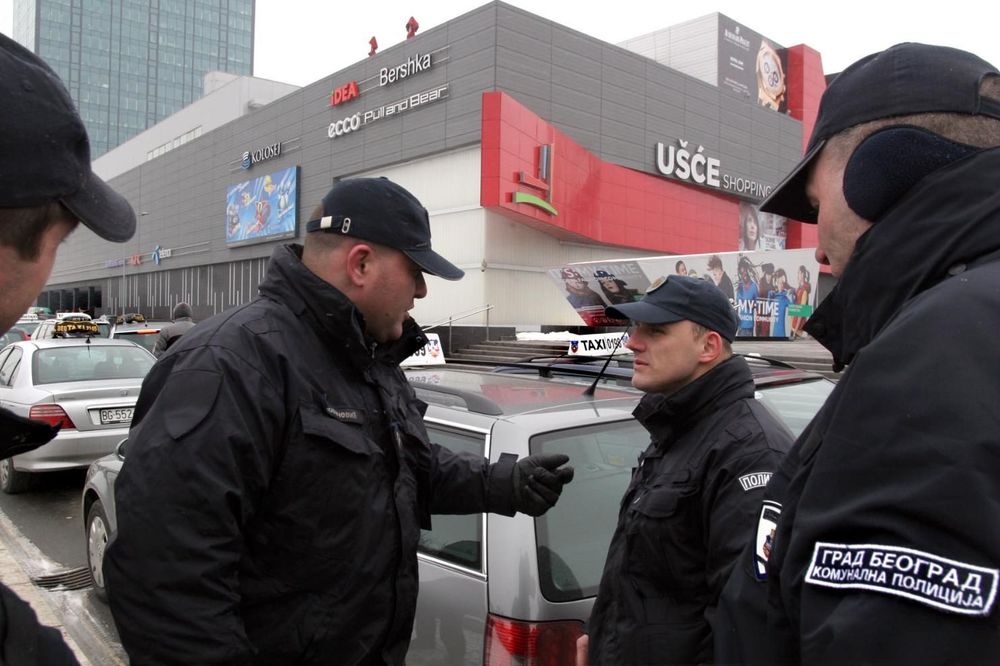 Nikad tamo gde treba: Evo zašto Komunalna policija nije uradila ništa povodom divljih taksista za Novu godinu! (FOTO)