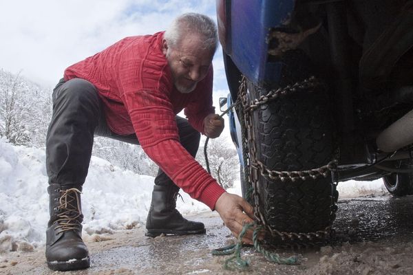 Cela Srbija okovana snegom, na putevima led, neke škole  zatvorene, saobraćaj usporen!