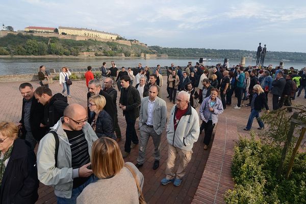 Horor uživo: Beživotno telo pluta Dunavom u NS pred nekoliko stotina ljudi!