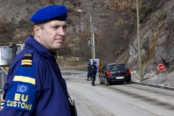 Uništen sumnjivi kofer na severu KM, bio prazan!