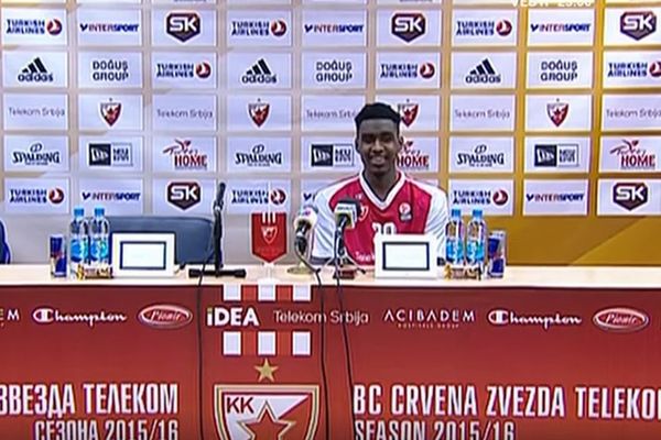 Miler požurio na konferenciju, pa zasmejavao novinare! (VIDEO)