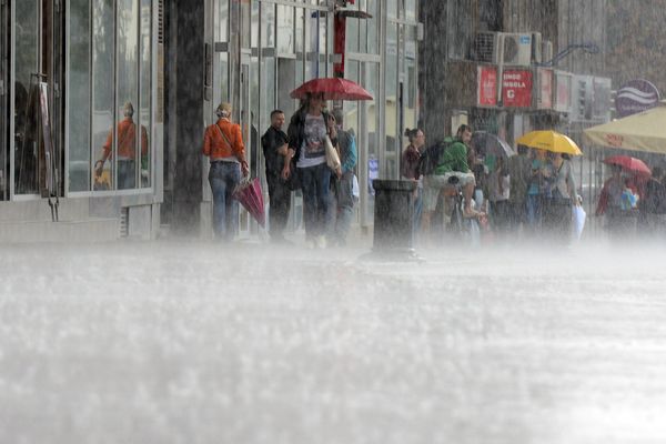 Orkanski udari u Srbiji, u regionu apokaliptični prizori! (VIDEO)