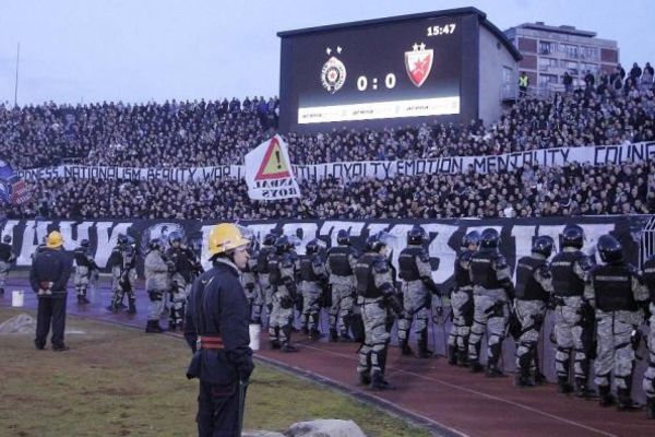 Navijači Rijeke u toku večitog derbija isprozivali Grobare! (FOTO)