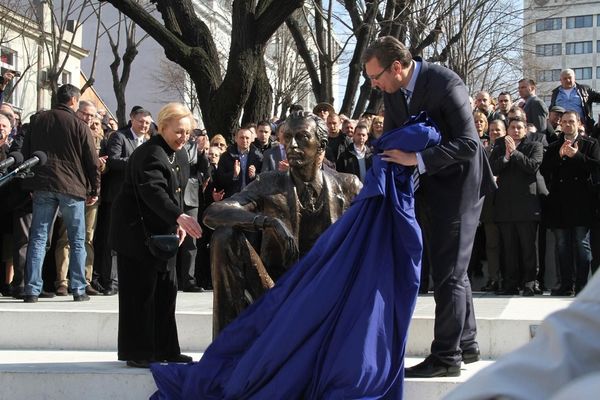 Ljiljana Pekić: To što je spomenik otkrio Vučić je zaslužen šamar demokratama