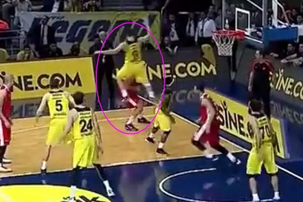 Mat u 2 poteza: Gudurić slomio kičmu Bogdanoviću koji nije znao gde se nalazi! (VIDEO)