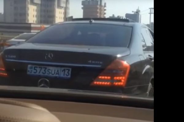 Lepše je bez bahaćenja: Šmekerski potez vozača Mercedesa (VIDEO)