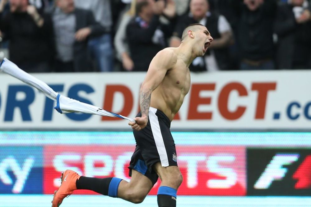 Ova glava luda... Bilo da je Partizan ili Njukasl, Mitrović će ginuti za crno-bele boje! (FOTO) (VIDEO)