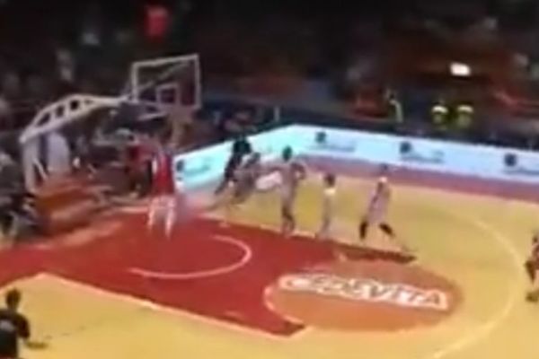 Dangubićev let iznad Zagreba: Strašan alley-oop Zvezdinih igrača! (VIDEO)