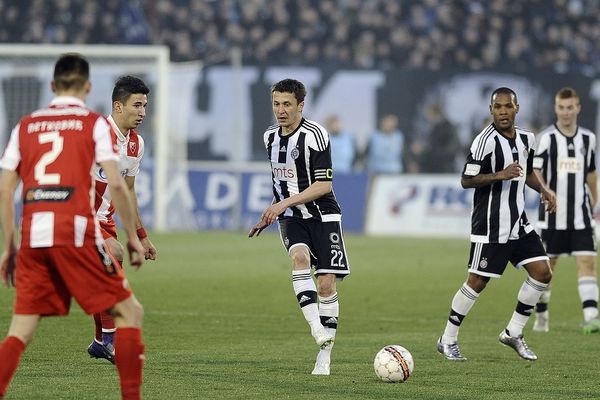 Derbi bez pobednika uz haos na tribinama: Partizan se u nadoknadi spasao poraza od Zvezde! (FOTO) (VIDEO)