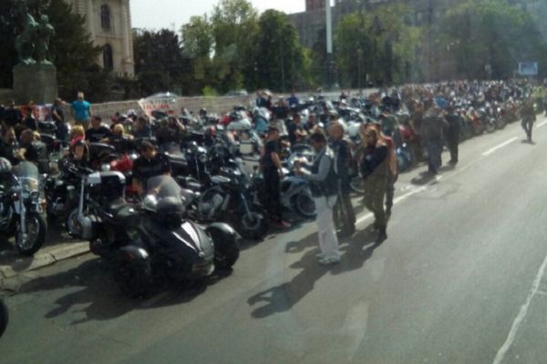 Grmelo je na ulicama Beograda: Srpski bajkeri napravili spektakl na otvaranju sezone! (FOTO)