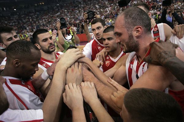 Kada loše krene mi, tada se ja setim...Delije vraćale igrače na bis posle poraza od CSKA! (VIDEO)