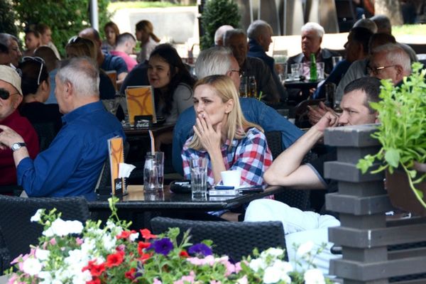 Da, ovako nešto stvarno postoji u Srbiji: Što ste ljubazniji, cena pića je manja! (FOTO)