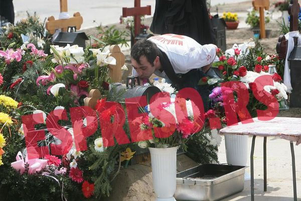 Bio sam zaljubljen u Jelenu, mrzim njenog muža! Misteriozni mladić ispričao policiji zašto ide na njen grob