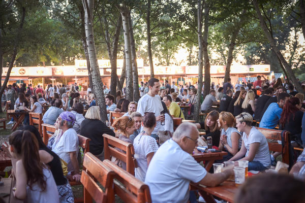 Dva meseca pivske oaze na Adi Ciganliji: I ove godine ćemo leto provesti na Beer Gardenu! (FOTO)