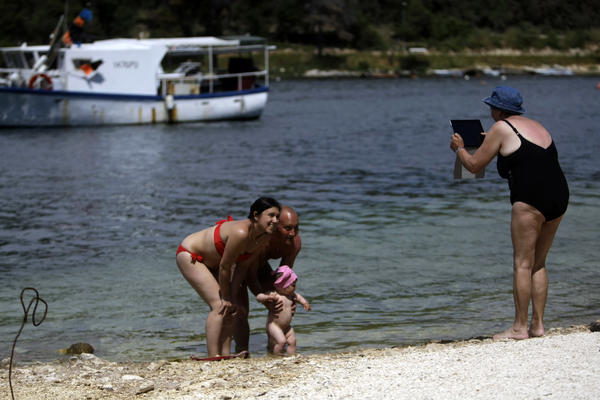 A TAMAN SU MISLILI DA SU POBEDILI KORONU: U Hrvatskoj se pojavilo novo veliko žarište, reč je o čuvenom ostrvu!