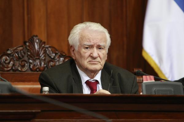 Mićunović u izazovu koji drma Fejs! Spremite se za njegovu fotku iz detinjstva! (FOTO)