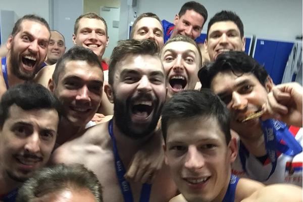 Idemo, tigrovi: Sevnuo je šampionski selfi u svlačionici odbojkaša! (FOTO)