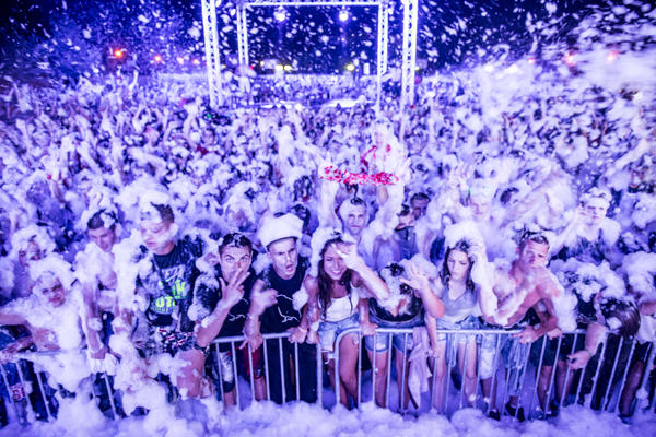 Peeeenaa! Al će da se prskaaa! Ovo je najveći Foamfest u Srbiji!