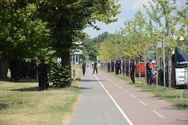 Opsadno stanje na NBG: Evo kako izgledaju ulice uoči Bajdenovog dolaska (FOTO)