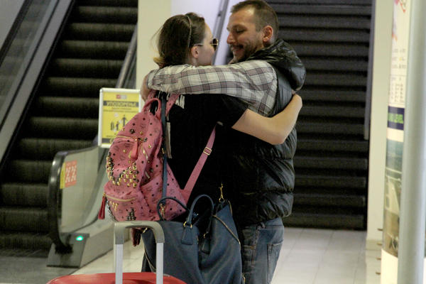 Golupčići u Riju: Ovo je prvi poljubac Maje Ognjenović i Danila Ikodinovića u javnosti! (FOTO)