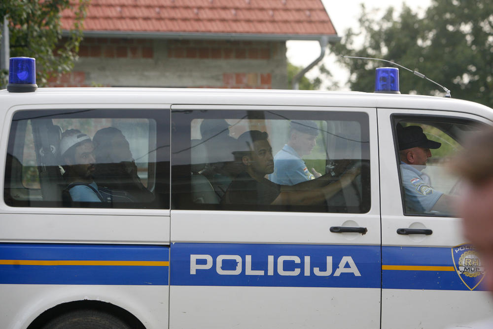 JEZIV ZLOČIN U SLOVENIJI: Muškarac ODRUBIO GLAVE bratu i babi, pa ih bacio u peć