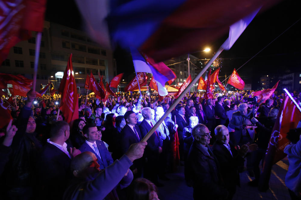 Slavlje zbog referenduma u Beogradu: Uz petarde i vatromet poručeno - Drina nije granica! (VIDEO)