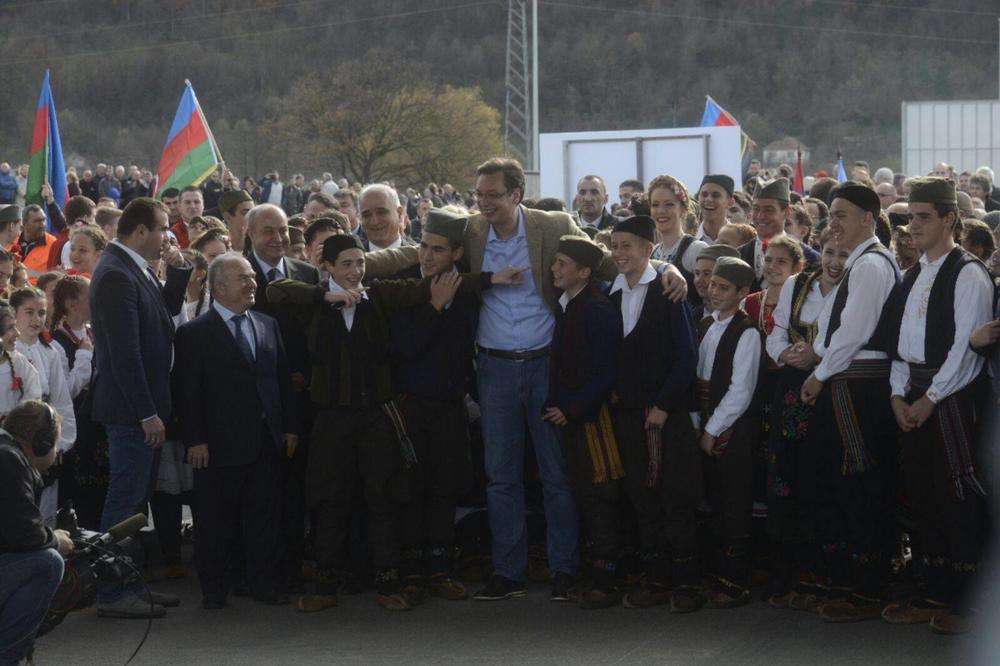 KOLCE I OSMESI: Ovakvo otvaranje puta Srbija nije dugo videla! (FOTO)