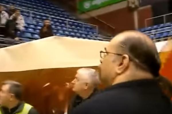 Alo bre, izgubio si 17 razlike i nije te briga! Sram da te bude! Pogledajte svađu na ivici tuče Džikića i Grobara! (VIDEO)